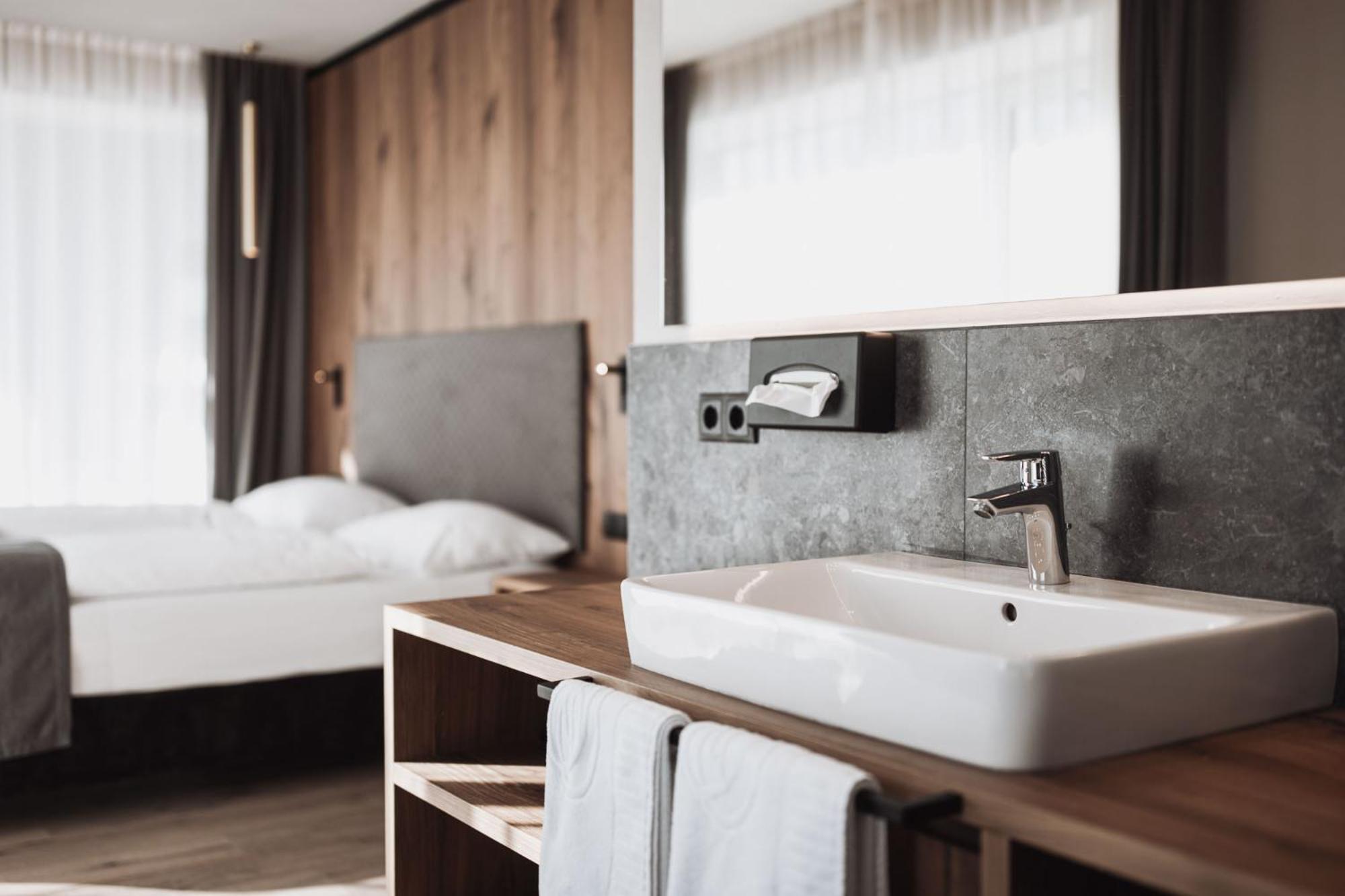 Hotel Montis - Active Nature Spa Бруніко Екстер'єр фото